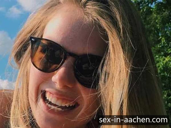 Verspielte junge Frau sucht Sexpartner